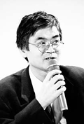 小巻哲氏