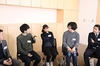 座談会の様子9